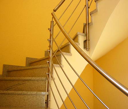Auch individuelle Treppengeländer für große Treppenhäuser sind für uns kein Problem